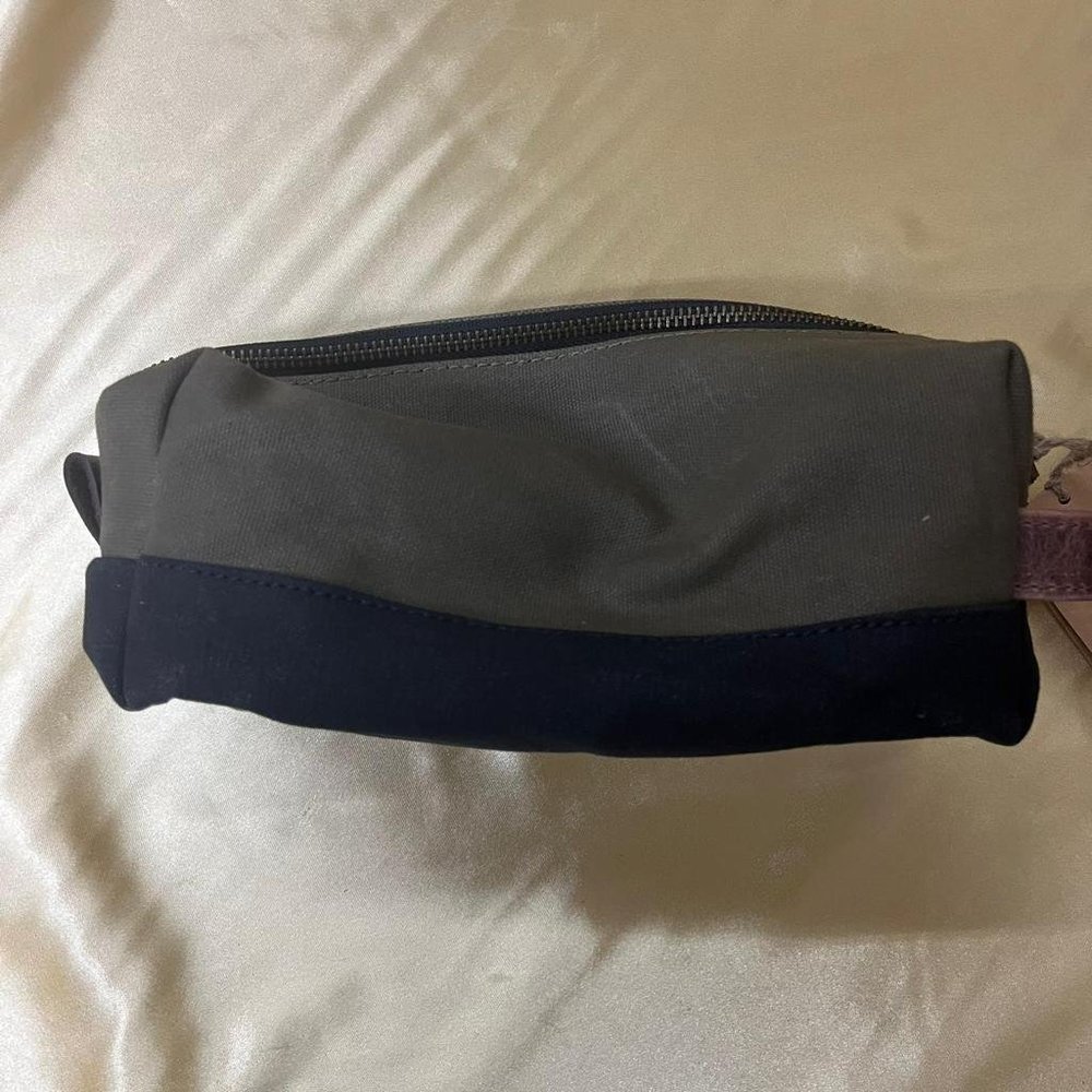 NWT Aaron Leather Goods 1pc bag